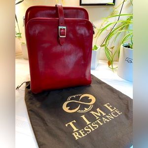 Convertible leather shoulder purse/backpack by Time Resistance